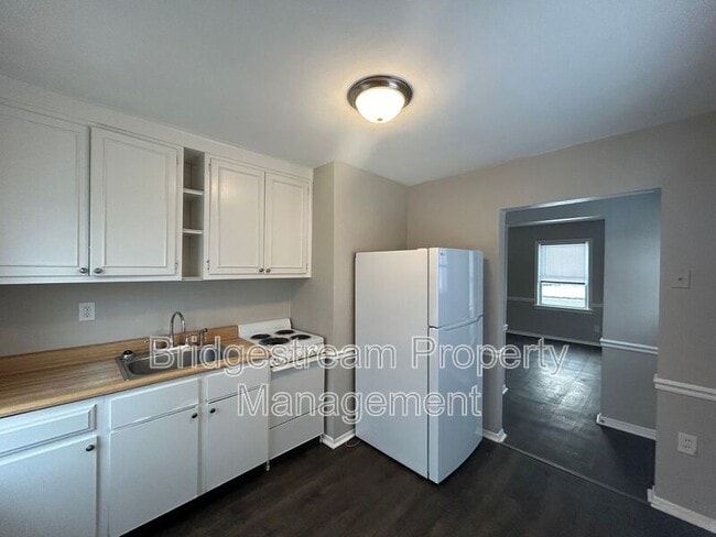 Building Photo - 807 Winston Dr