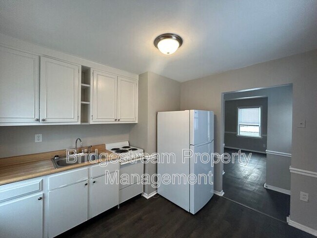 Foto del edificio - 807 Winston Dr