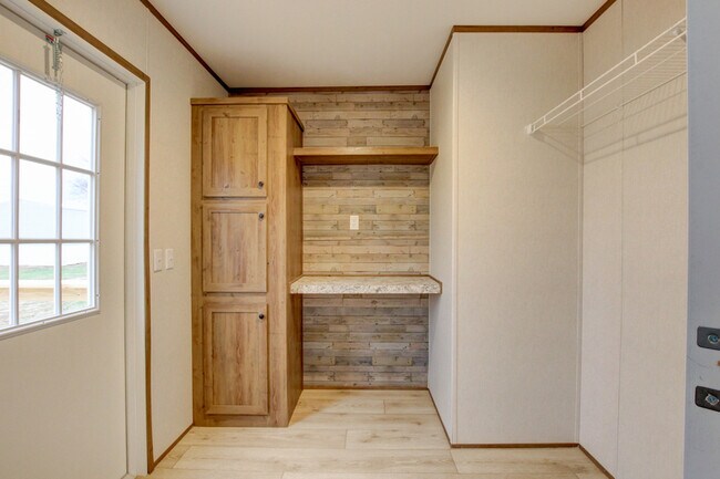 Foto del edificio - 295 Seays Rd