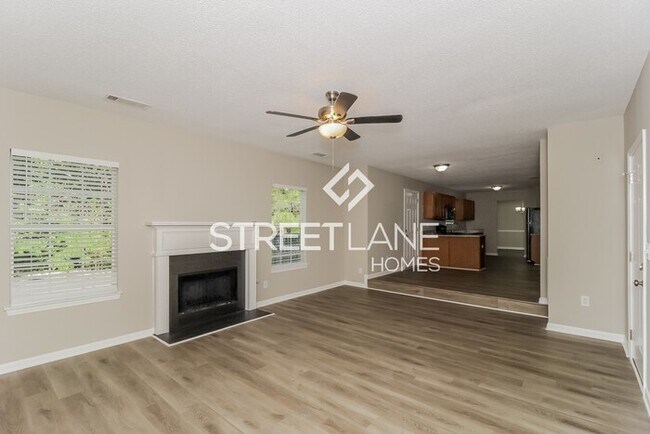 Building Photo - NEW TO THE MARKET!!!