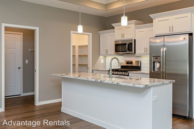 Foto del edificio - 5 br, 3 bath House - 572 Fawn Avenue