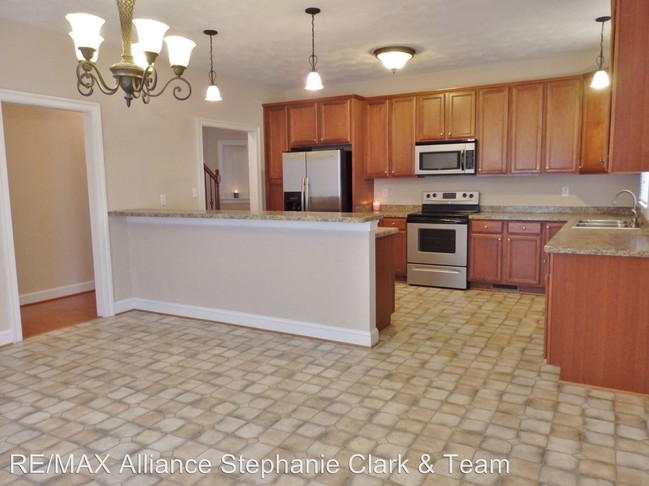 Building Photo - 4 br, 2.5 bath House - 2954 Beachmont Ave