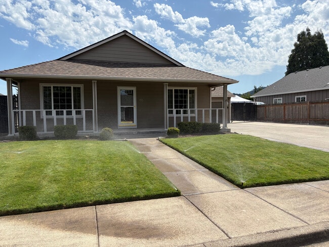 Building Photo - 60 Village Dr