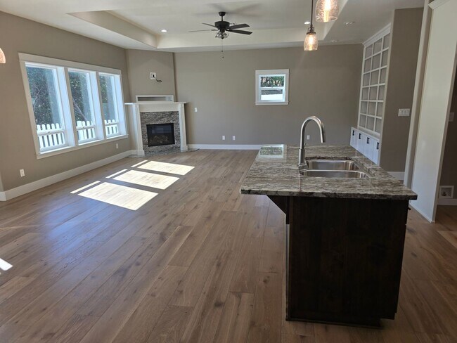 Foto del edificio - 3 bed 2 bath Brand-New Custom-Built- Home