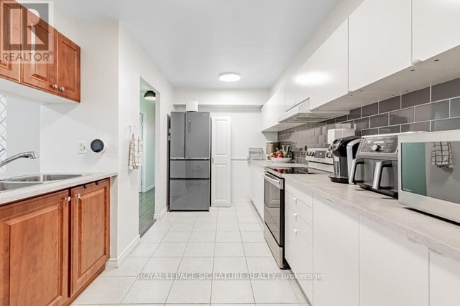 Building Photo - 236 Albion Rd