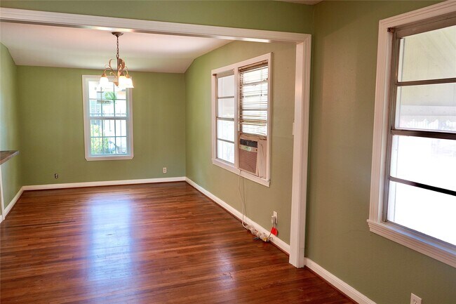 Building Photo - 7328 Oak Hl