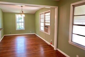 Building Photo - 7328 Oak Hl