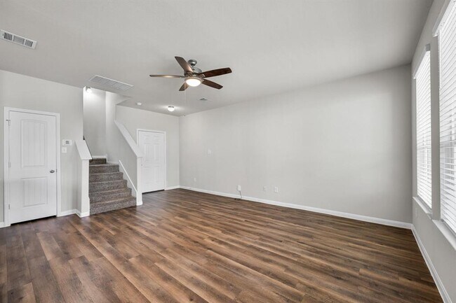 Foto del edificio - 22119 Sovereign Hts Ln.