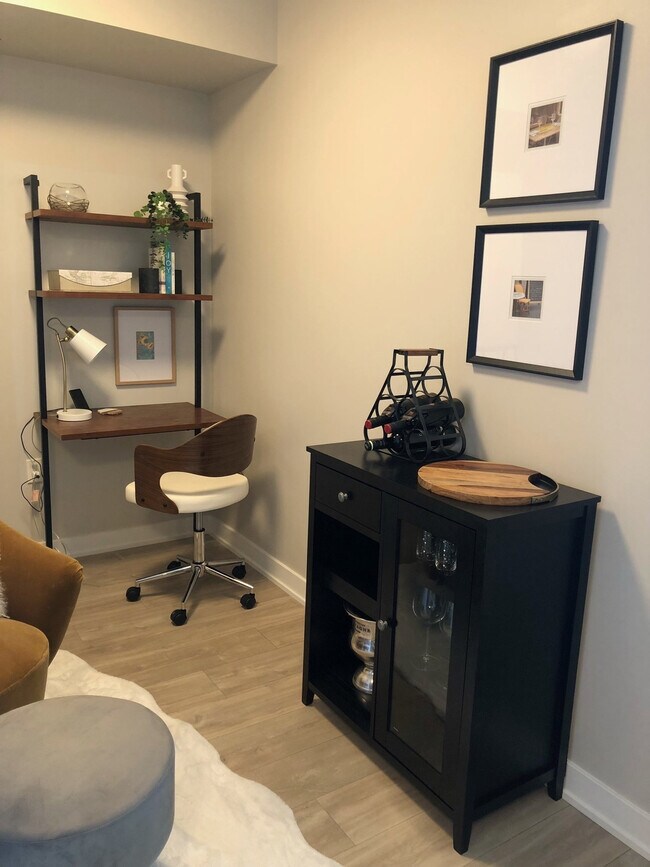 Building Photo - 580 Front St W