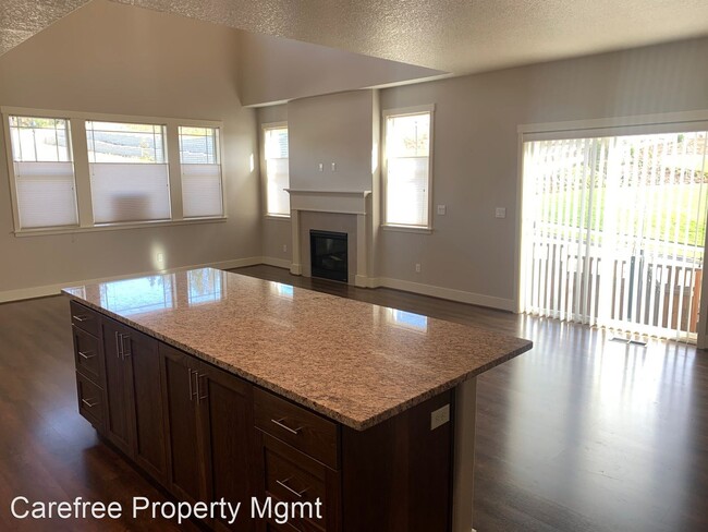 Building Photo - 3 br, 2.5 bath House - 14179 SW River Terr...