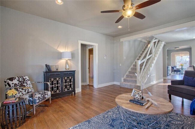 Building Photo - Craftsman Style Bungalow Within Walking Di...