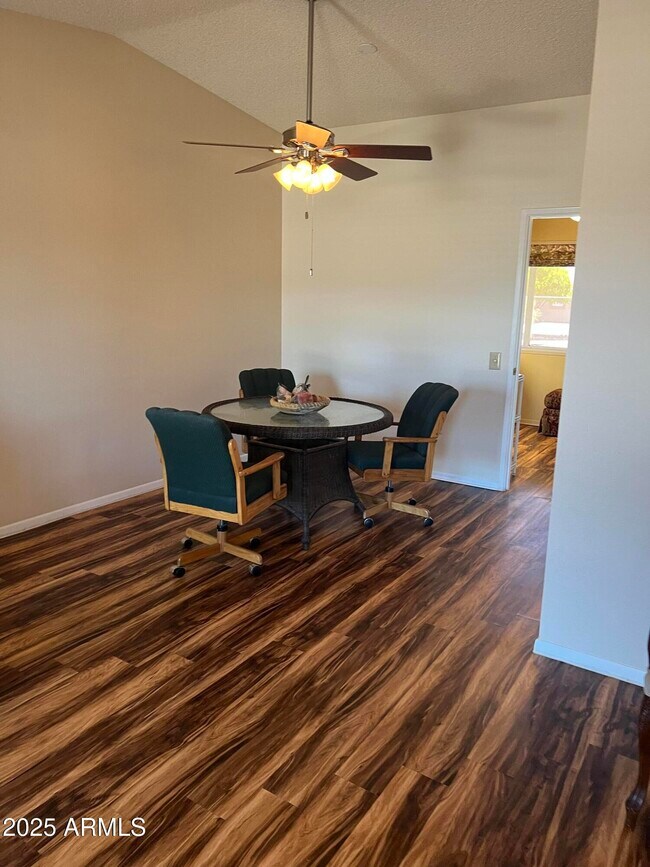 Foto del edificio - 9221 W Briarwood Cir N