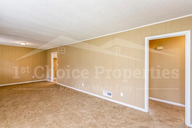 Building Photo - 409 20th Ave NE