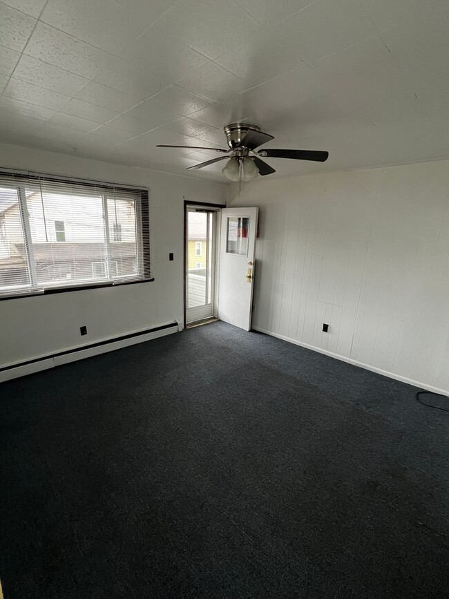 Building Photo - 250-252 5th