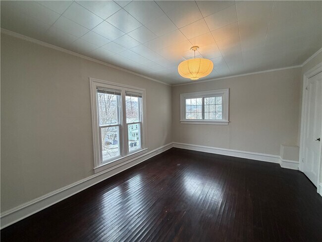 Foto del edificio - 166 E 3rd St