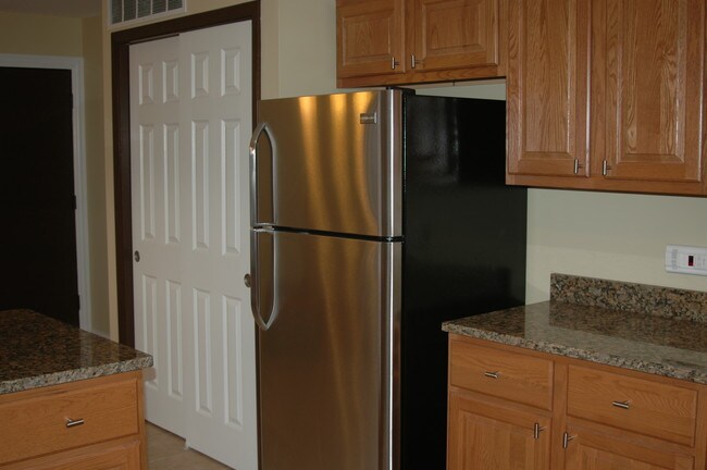 Cocina - 826 E Capri Dr