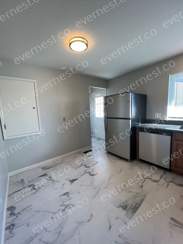 Foto del edificio - 1371 Sherwood Forest Dr