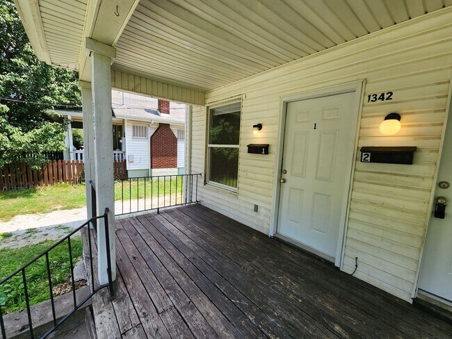 Foto del edificio - Spacious 3-Bedroom, 1-Bathroom Home AVAILA...