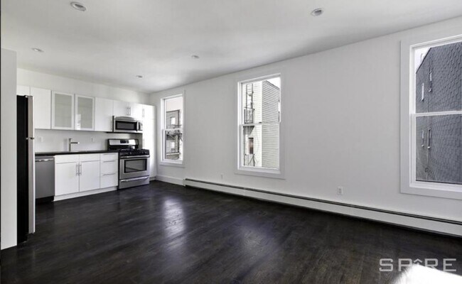 Building Photo - 2 bedroom in Long Island City NY 11101