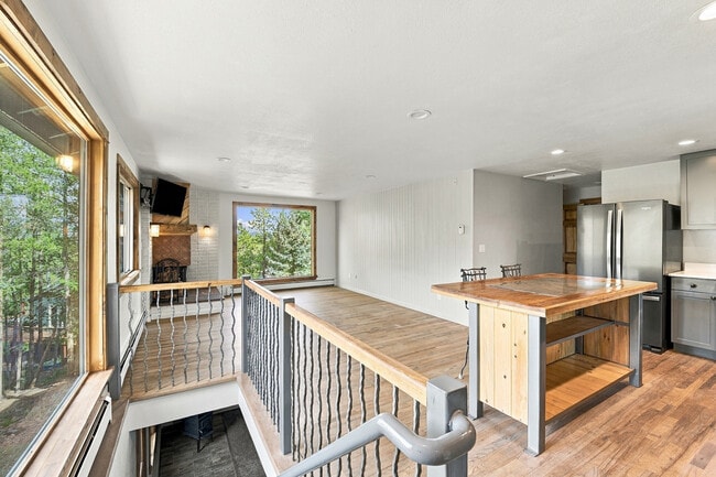 Building Photo - 9165 Jill Dr