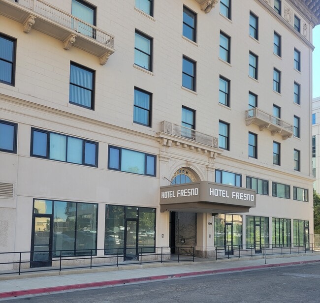 Building Photo - Hotel Fresno