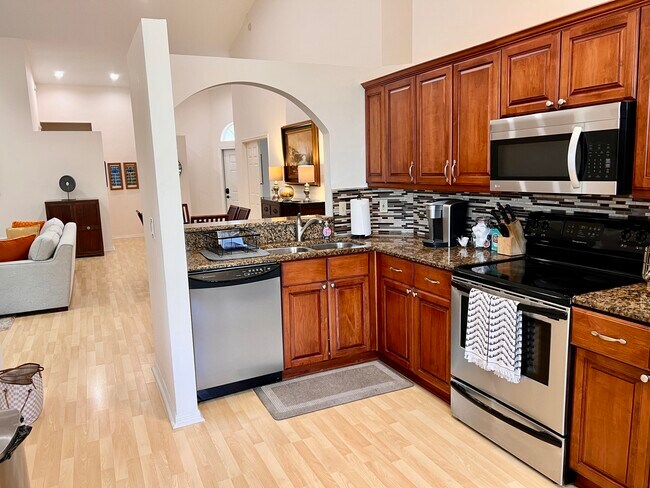 Foto del edificio - 602 Sabal Palm Ln