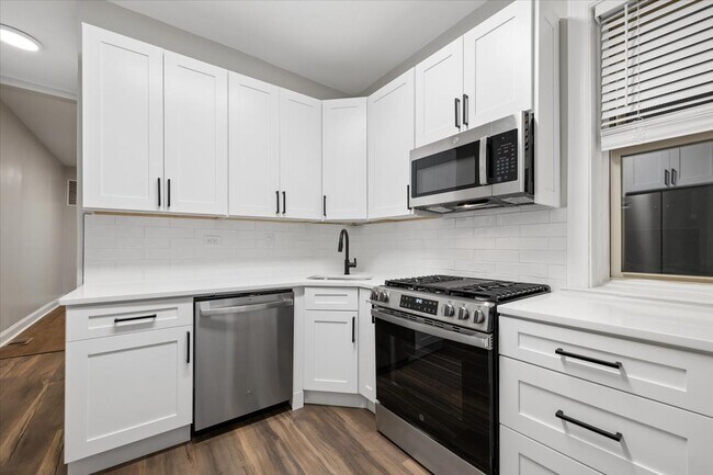 Foto del edificio - 2405 W McLean Ave