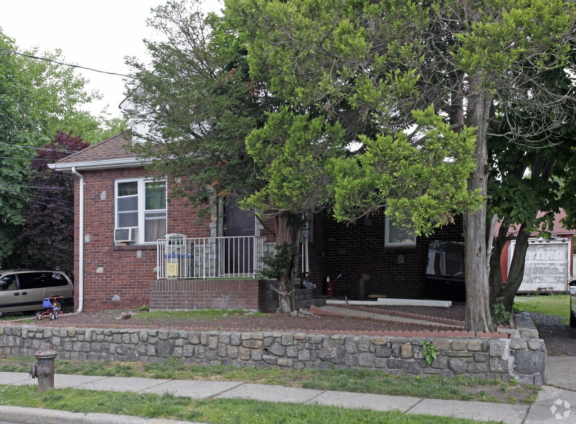 Building Photo - 568 Villa Ave