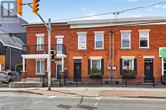 Building Photo - 380 Booth St