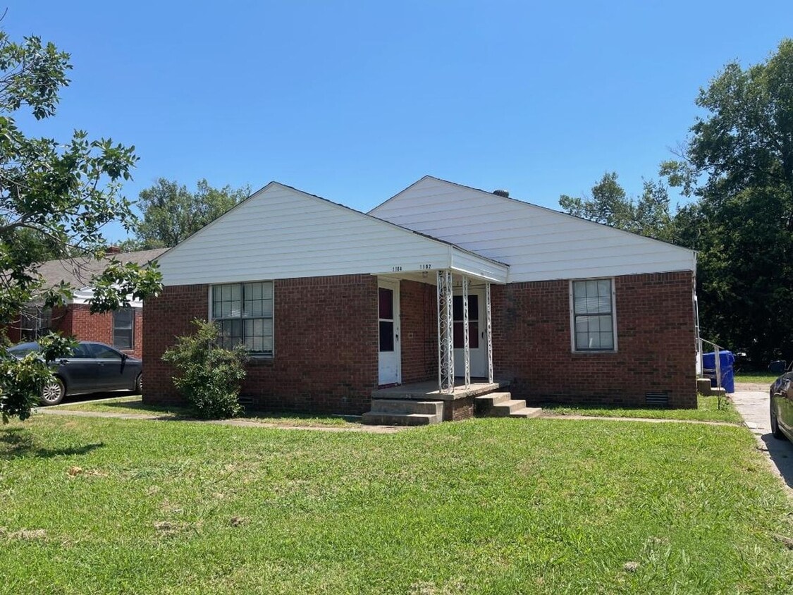 Primary Photo - 1 Bed 1 Bath Duplex For Lease Now!
