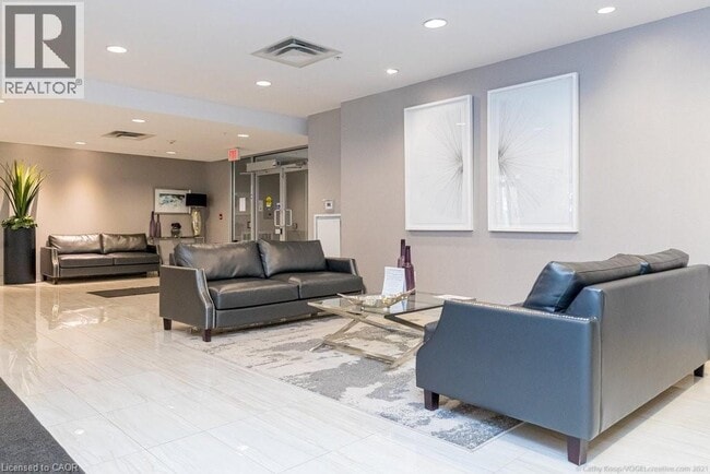 Building Photo - 81 Robinson St