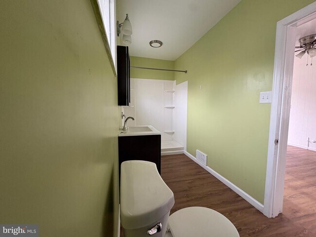 Foto del edificio - 2713 Hammonds Ferry Rd