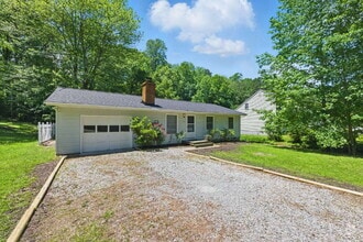 Building Photo - 124 Allyson Dr