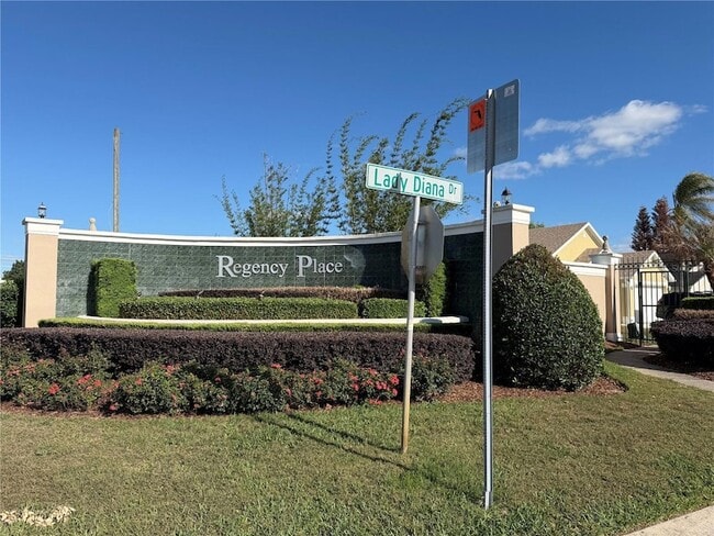 Photo - 723 Lady Diana Dr House