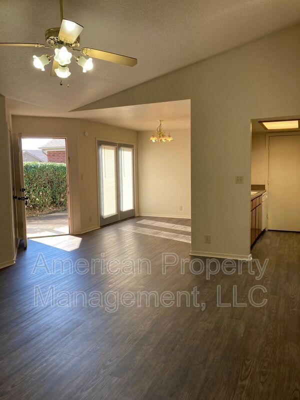 Foto del edificio - 13121 E 44th St