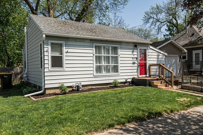 Foto del edificio - 917 3rd St NE