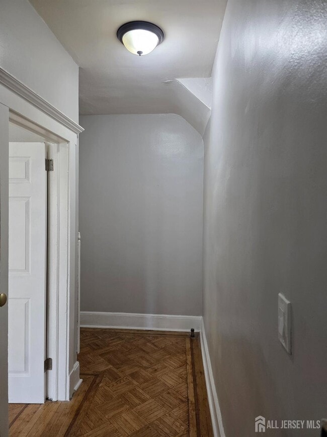 Building Photo - 473 N Grove St