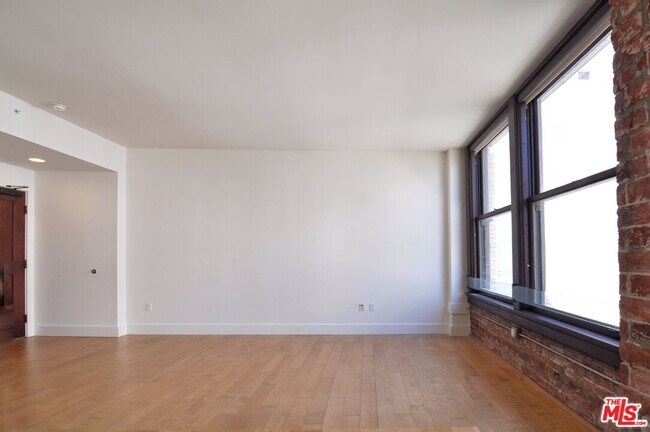Foto del edificio - 460 S Spring St