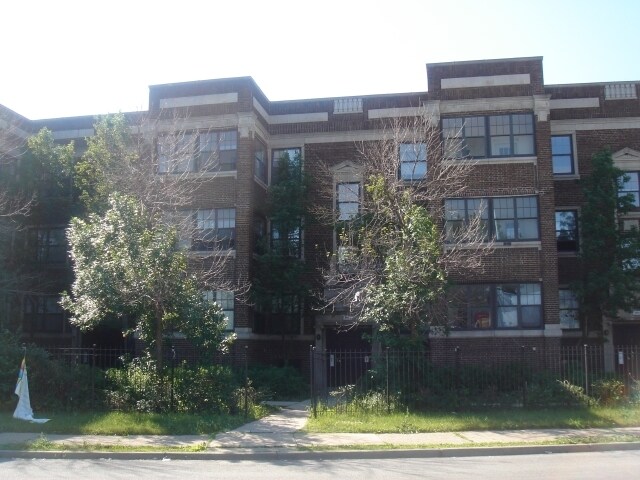 Primary Photo - McGraw/Boulevard Lawn Apartments