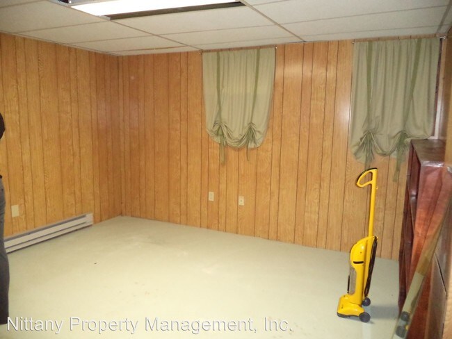 Building Photo - 231 Oakwood Ave