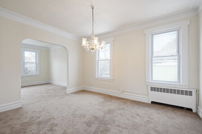 Building Photo - 599 S 18th St