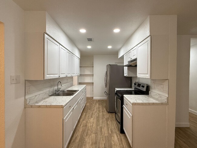 Foto del edificio - 219 Serna Park