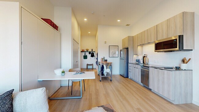 Building Photo - Iota Fox Station