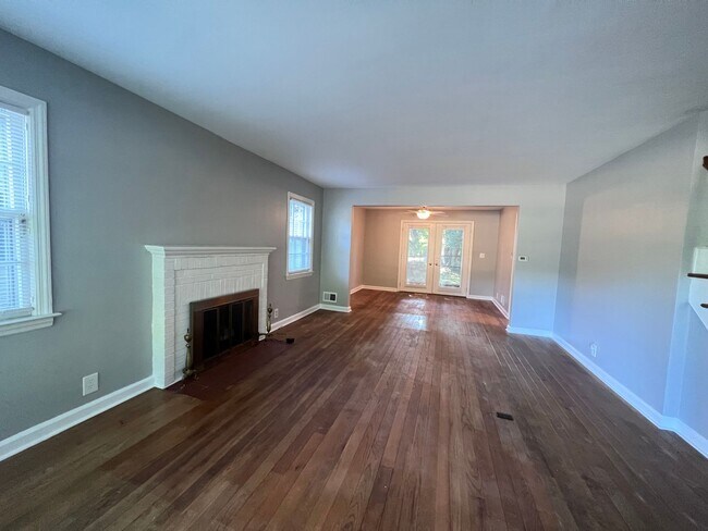 Foto del edificio - Recently Updated 2 Bedroom Home with Fence...