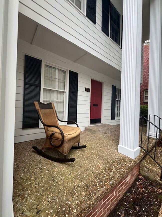 Building Photo - 2805 Foxcroft Rd