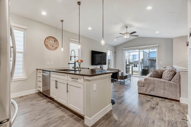 Building Photo - Modern Wolf Ranch 2 Bedroom Home