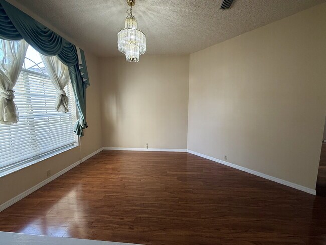 Foto del edificio - 3107 Westridge Dr