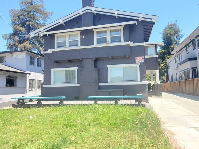 Building Photo - 282 S 10th St