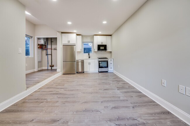 Foto del edificio - 172 Mallory Ave