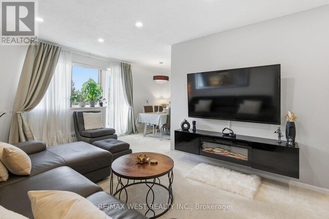 Building Photo - 2485 Woking Crescent